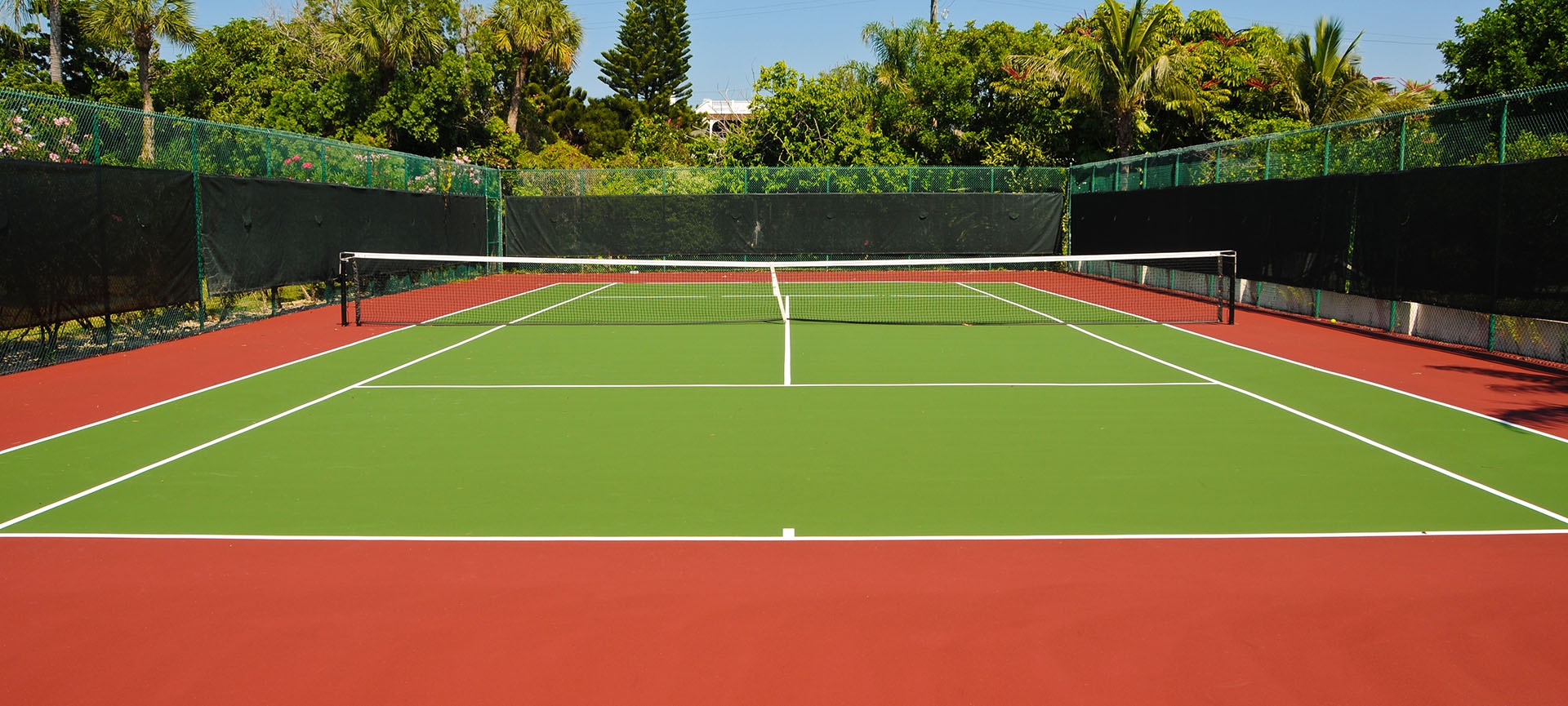 resurface a tennis court