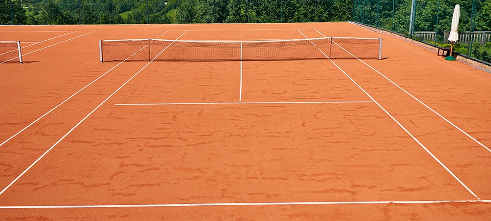 construct a clay tennis court