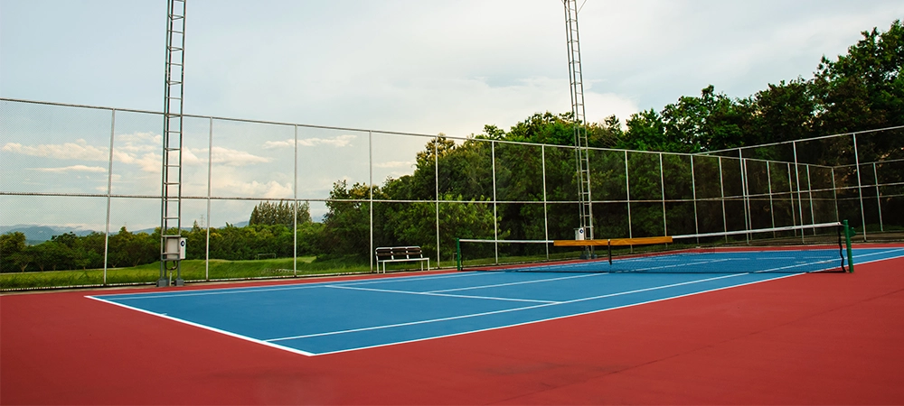 choosing the right tennis court fencing